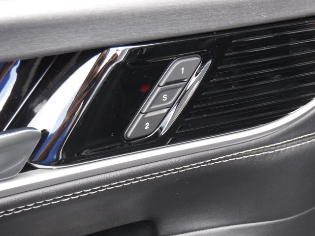 2025 Jeep Wagoneer Overland photo 14