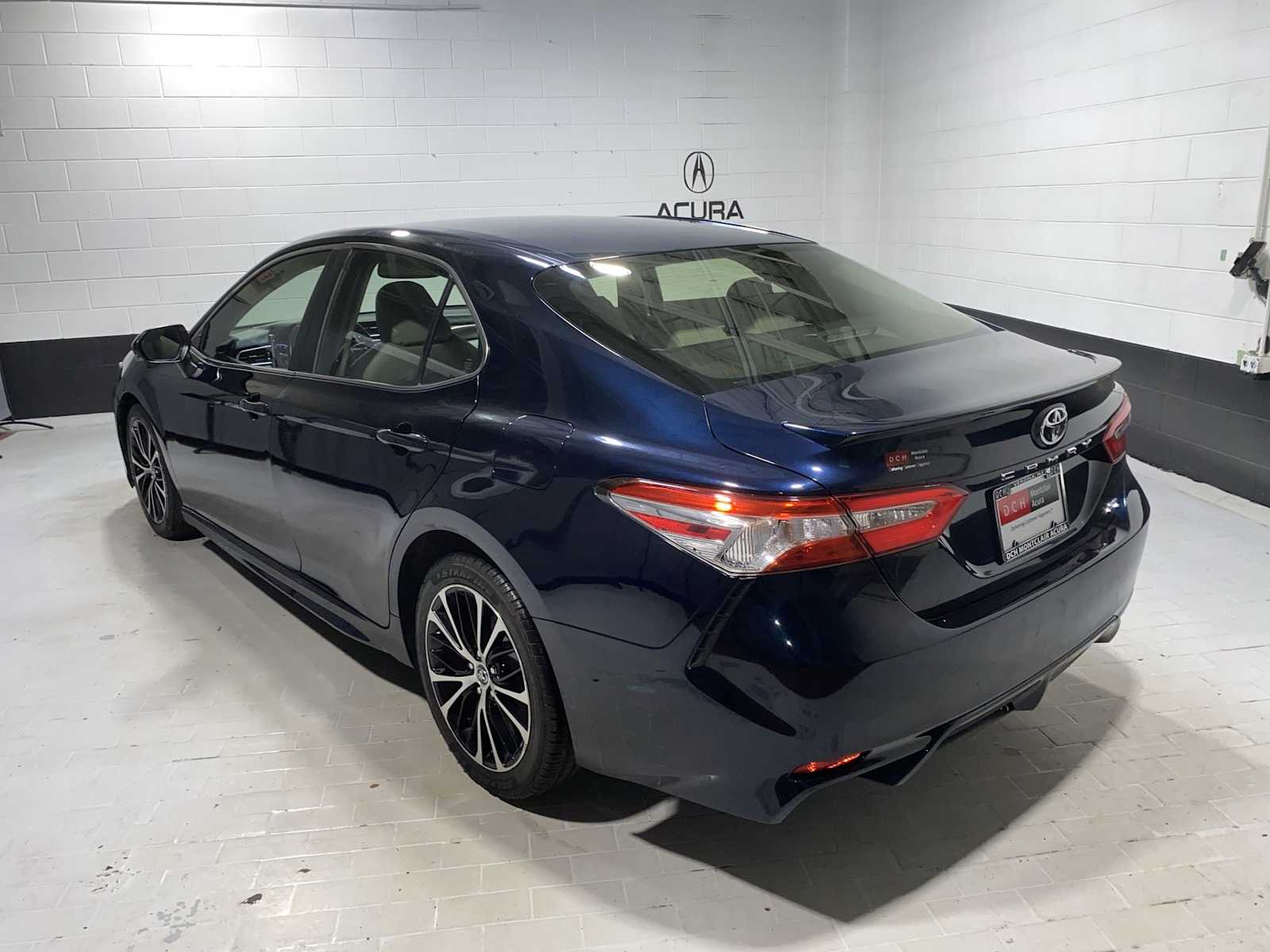 2018 Toyota Camry SE photo 4