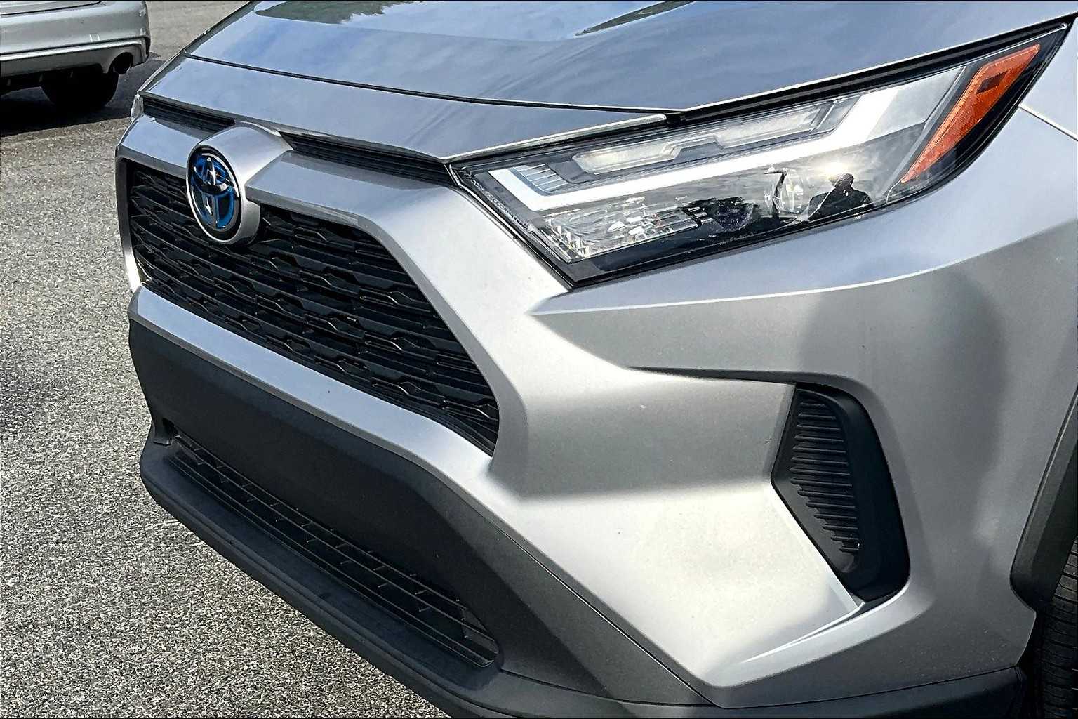 2023 Toyota RAV4 Hybrid XLE photo 26