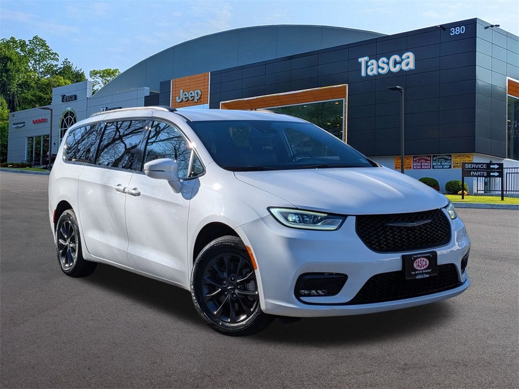 2022 Chrysler Pacifica Touring L's photo