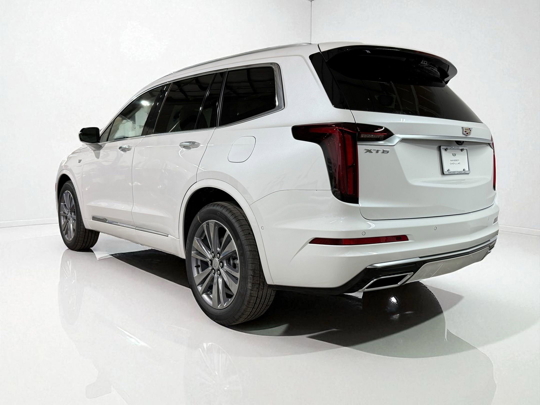 2025 Cadillac XT6 Premium Luxury photo 2