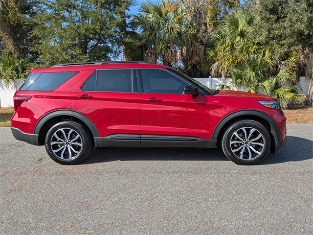2022 Ford Explorer ST-Line photo 2