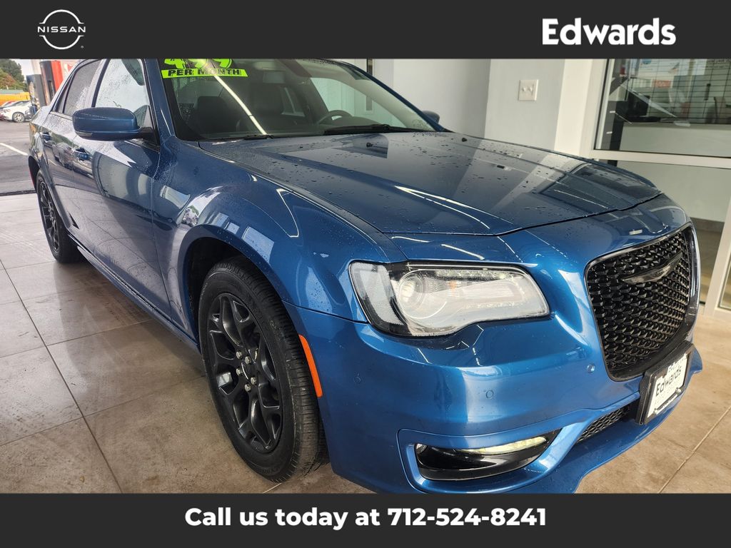 2023 Chrysler 300 Touring L photo 2