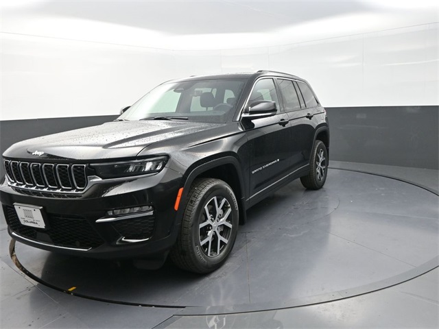 2025 Jeep Grand Cherokee Limited photo 3