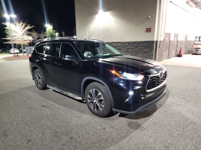 2021 Toyota Highlander XLE's photo