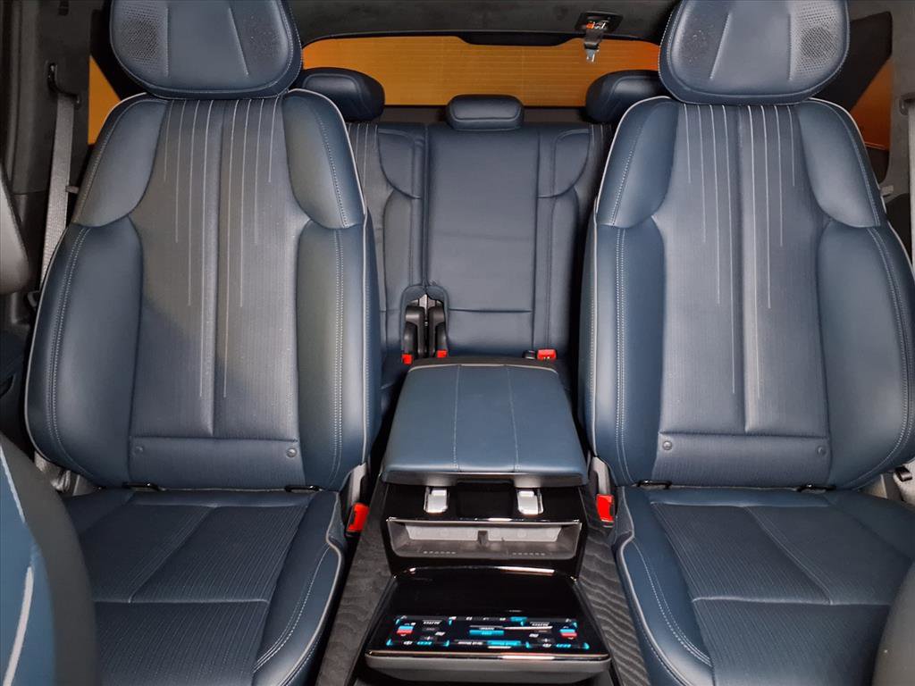 2025 Cadillac Escalade IQ Sport photo 3