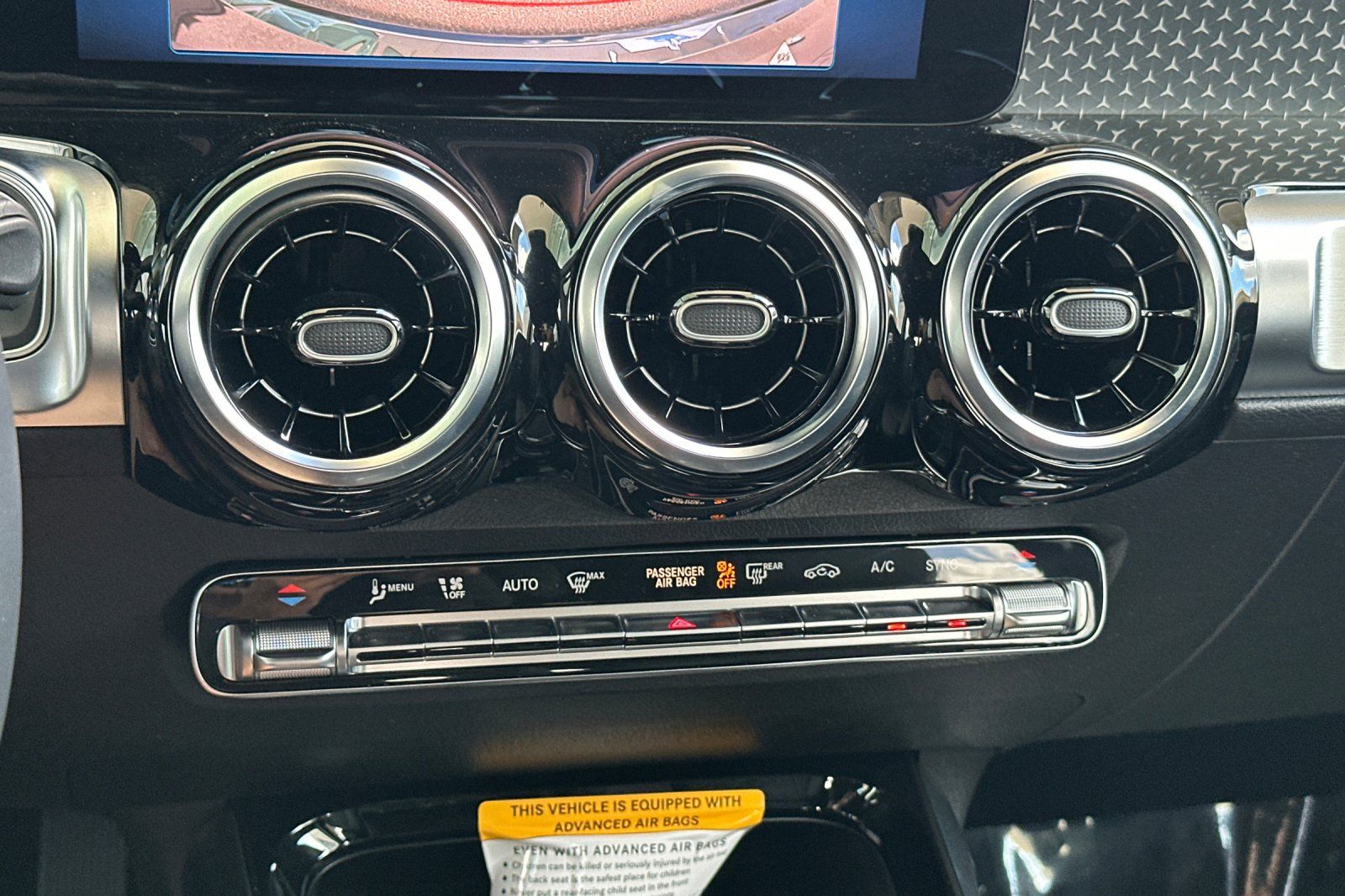2025 Mercedes Benz GLB 250 photo 13