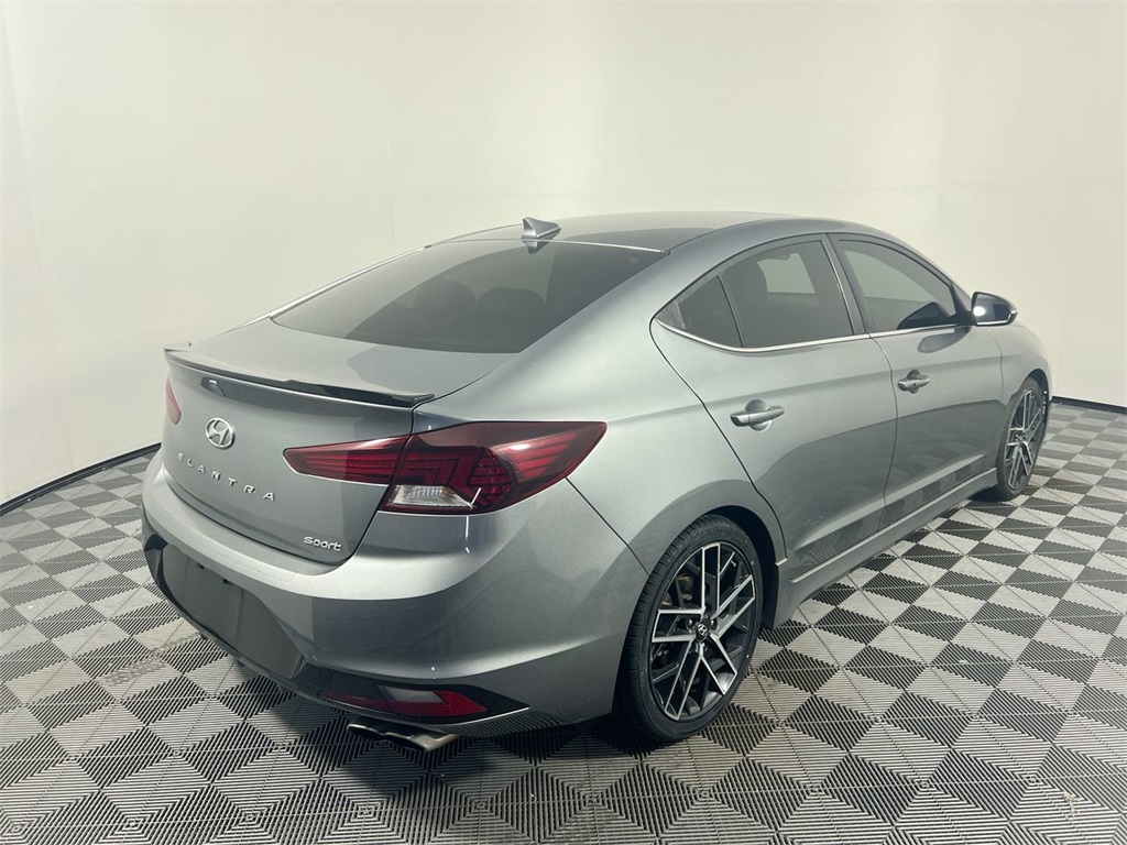 2019 Hyundai Elantra Sport photo 3