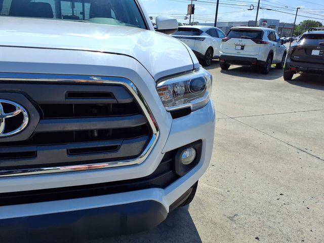 2016 Toyota Tacoma SR5 photo 11