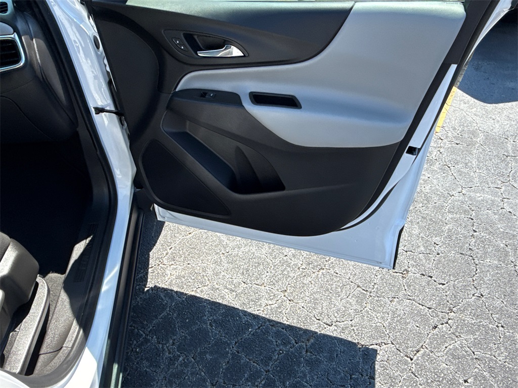 2023 Chevrolet Equinox LS photo 13