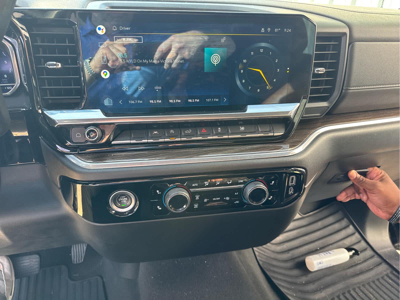 2022 Chevrolet Silverado LT photo 7