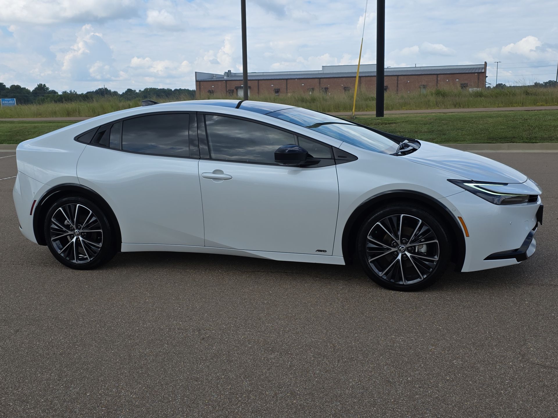 2024 Toyota Prius LE photo 9