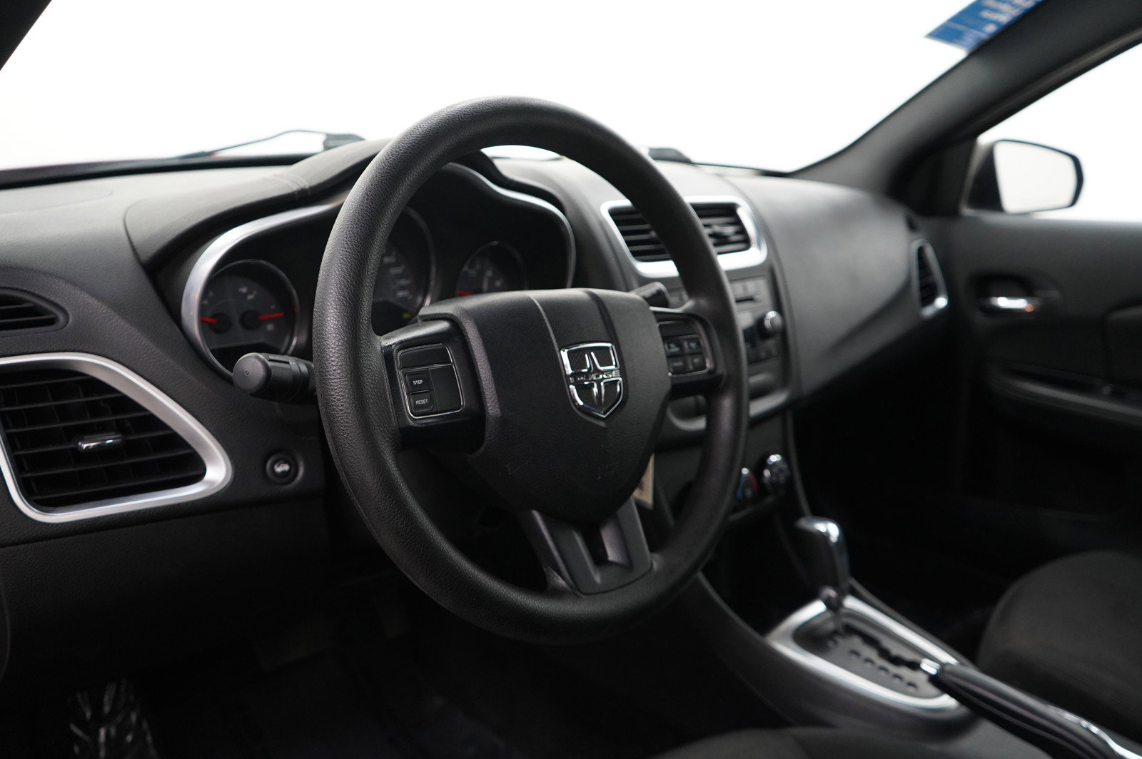 2014 Dodge Avenger SE photo 17
