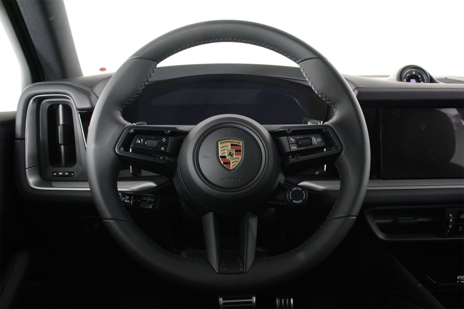 2025 Porsche Cayenne S photo 12
