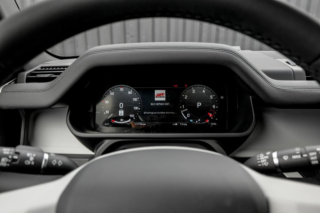 2025 Land Rover Defender 110 S photo 11