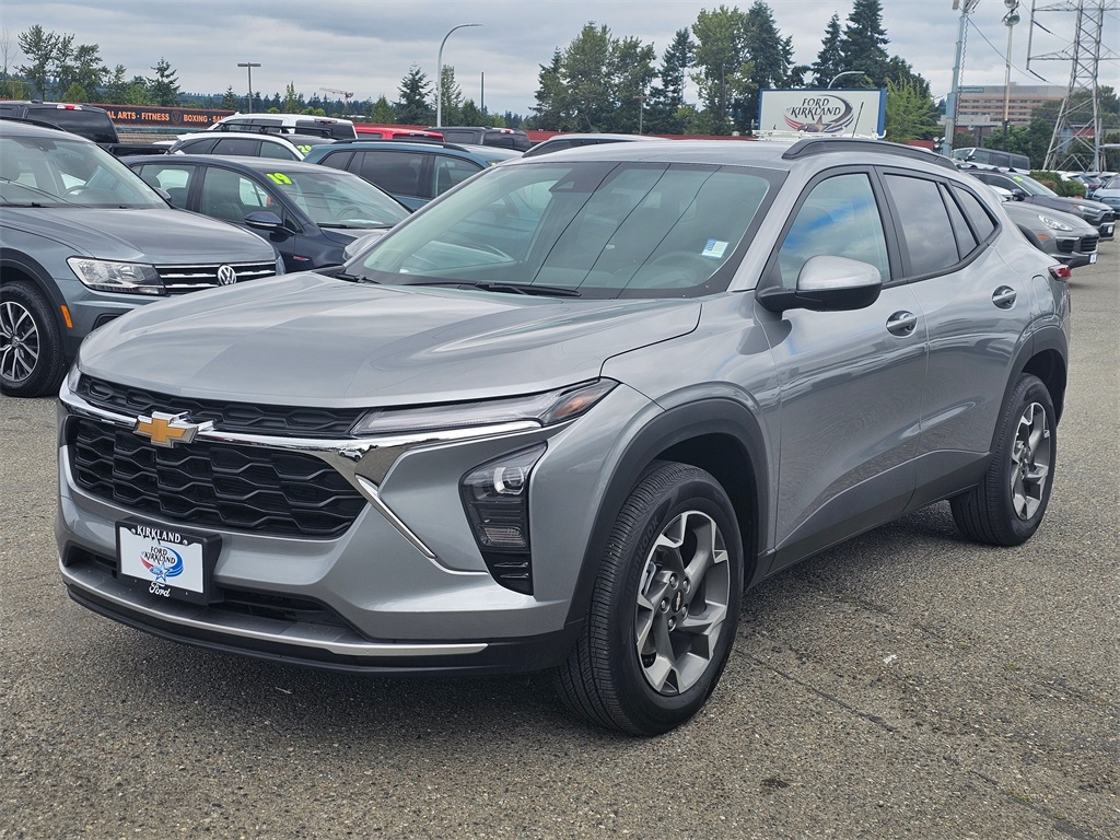2024 Chevrolet Trax LT photo 3