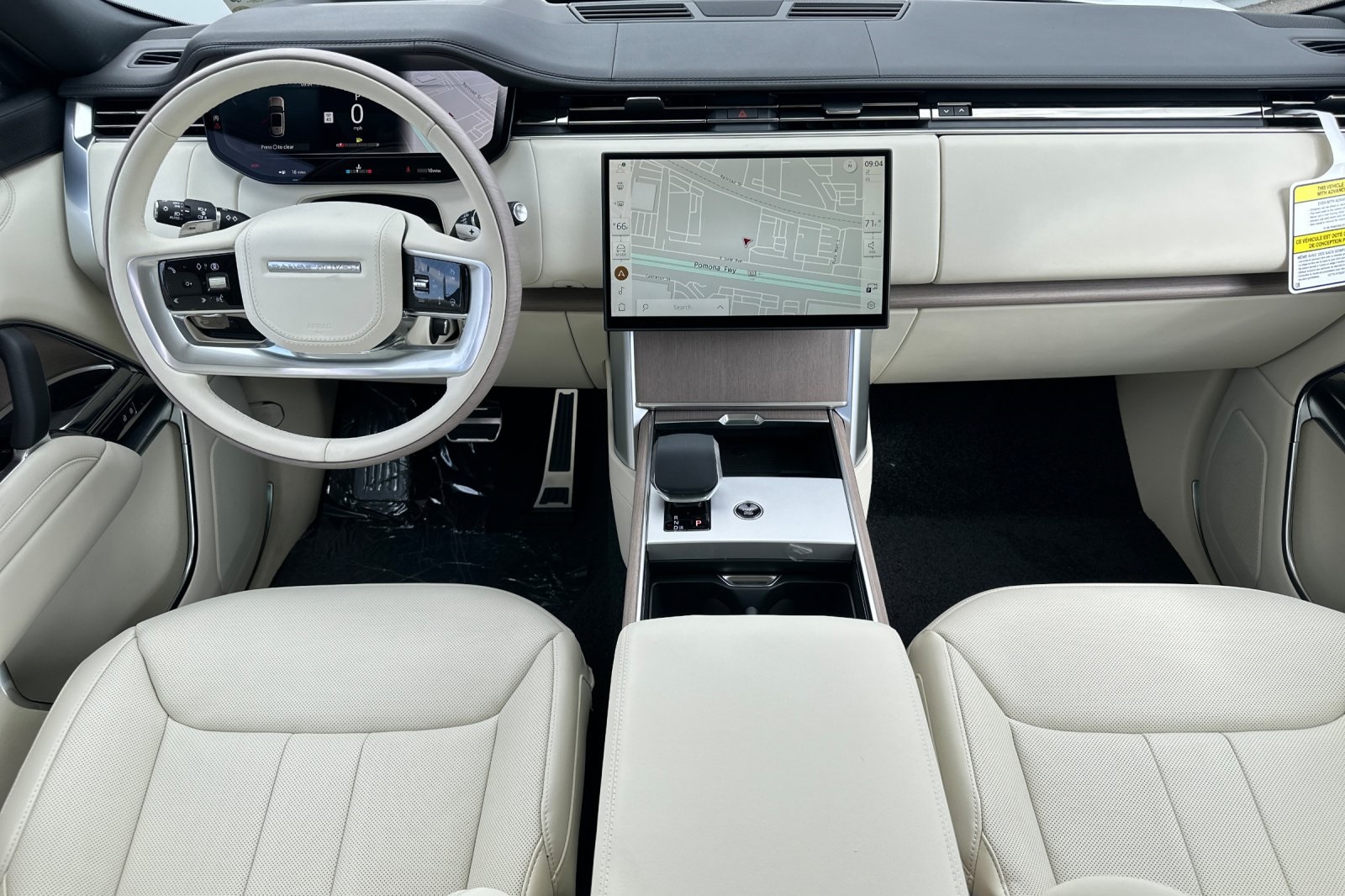 2025 Land Rover Range Rover SE photo 13