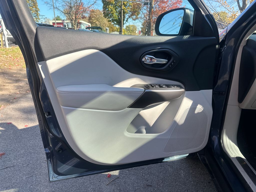 2020 Jeep Cherokee Limited photo 4