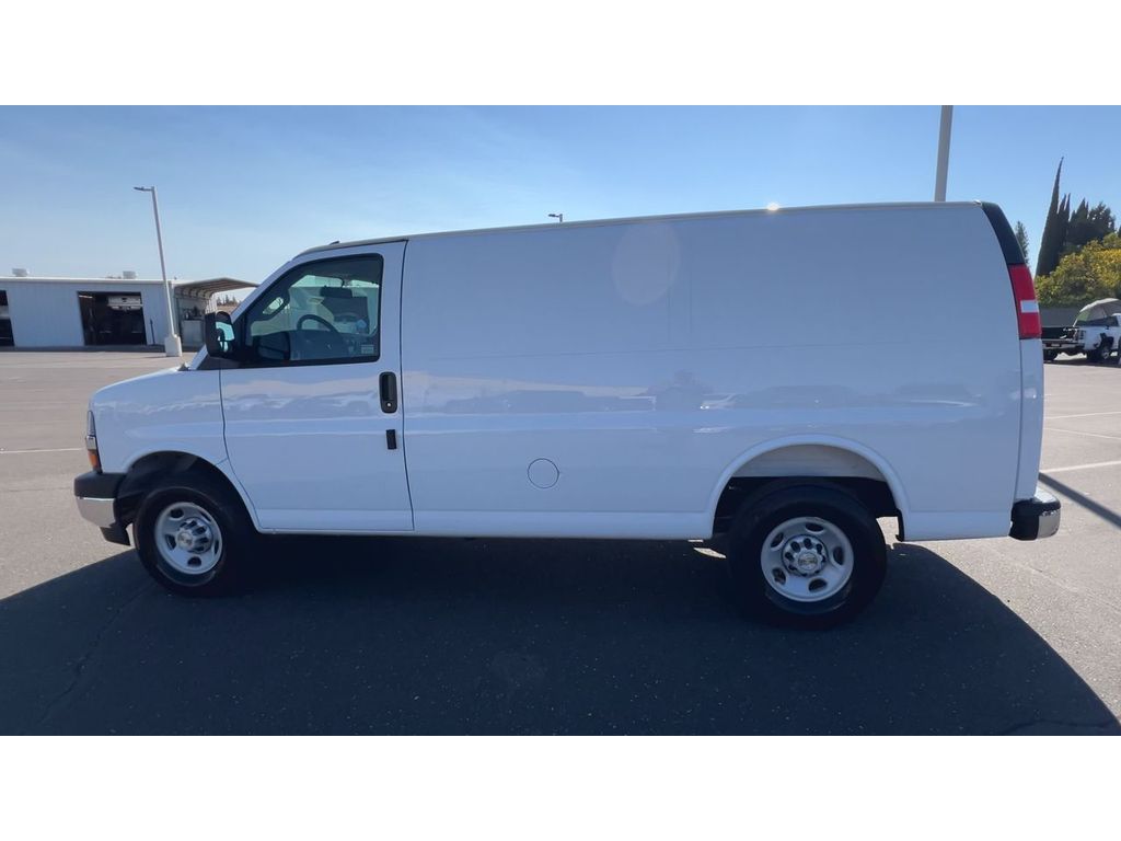 2025 Chevrolet Express Cargo 2500 photo 8