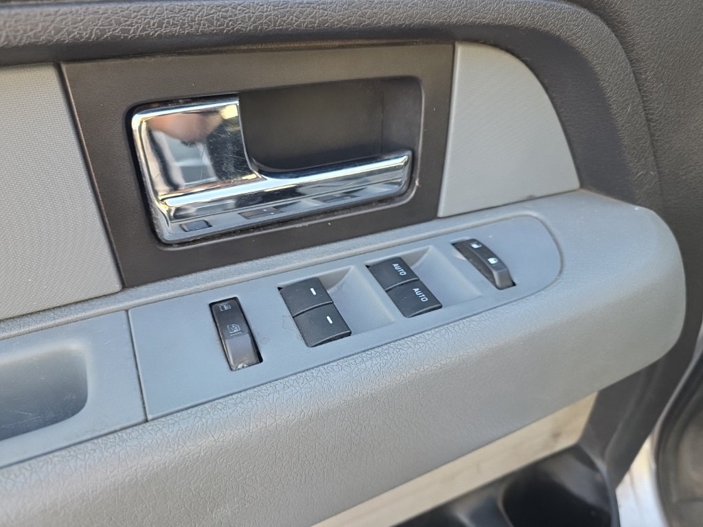 2013 Ford F-150 XLT photo 9