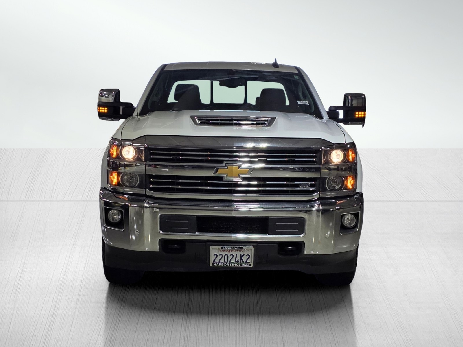 2018 Chevrolet Silverado 3500HD LTZ photo 2