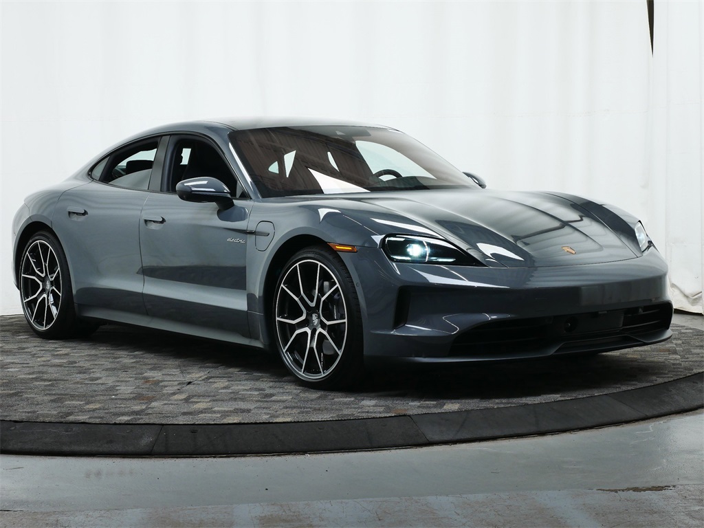 2025 Porsche Taycan 4 photo 9