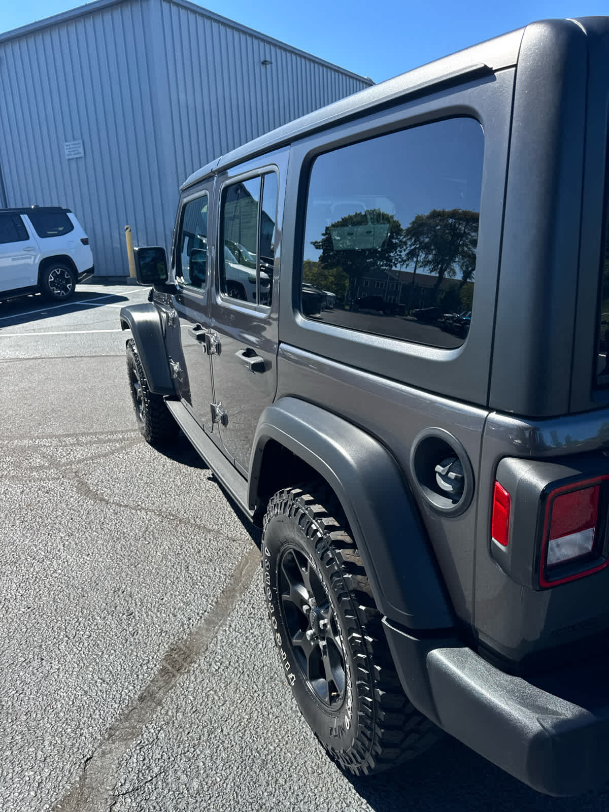 2023 Jeep Wrangler Willys photo 14