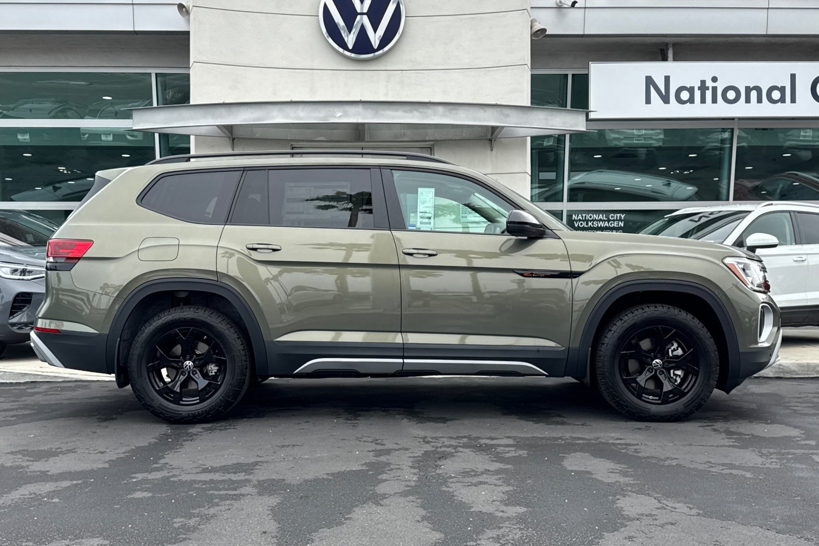 2025 Volkswagen Atlas Peak Edition SE photo 4