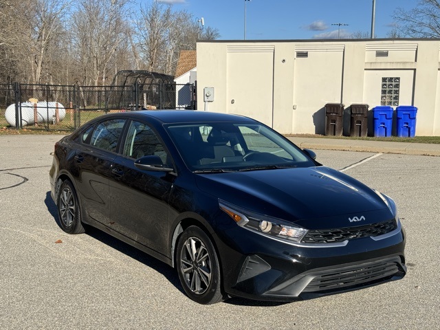 2024 Kia Forte LXS photo 3