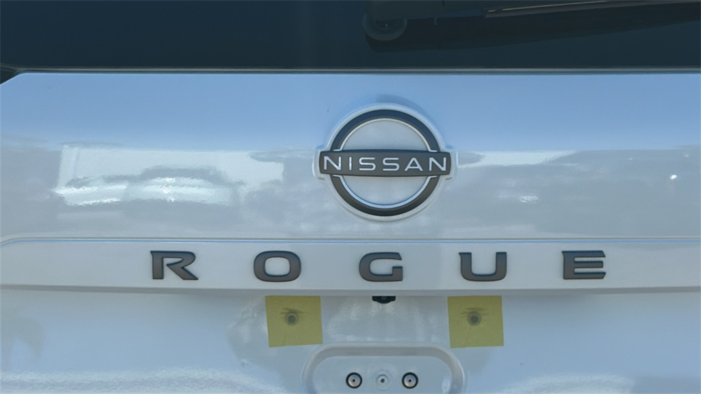 2025 Nissan Rogue Platinum photo 9