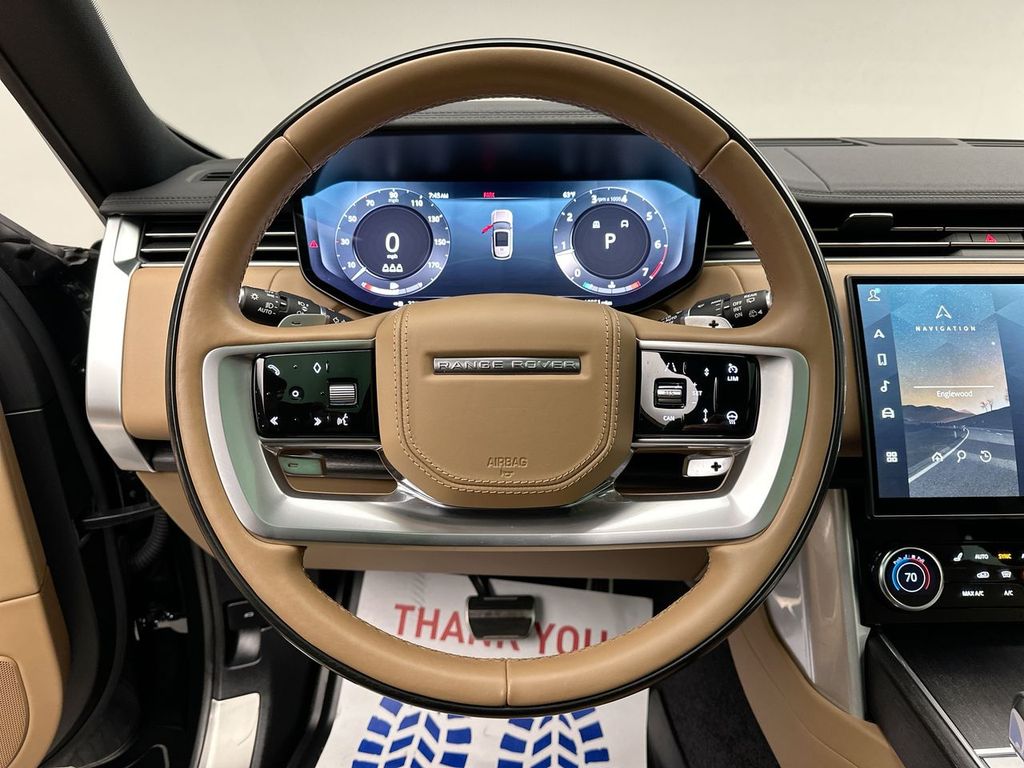 2023 Land Rover Range Rover SE photo 18