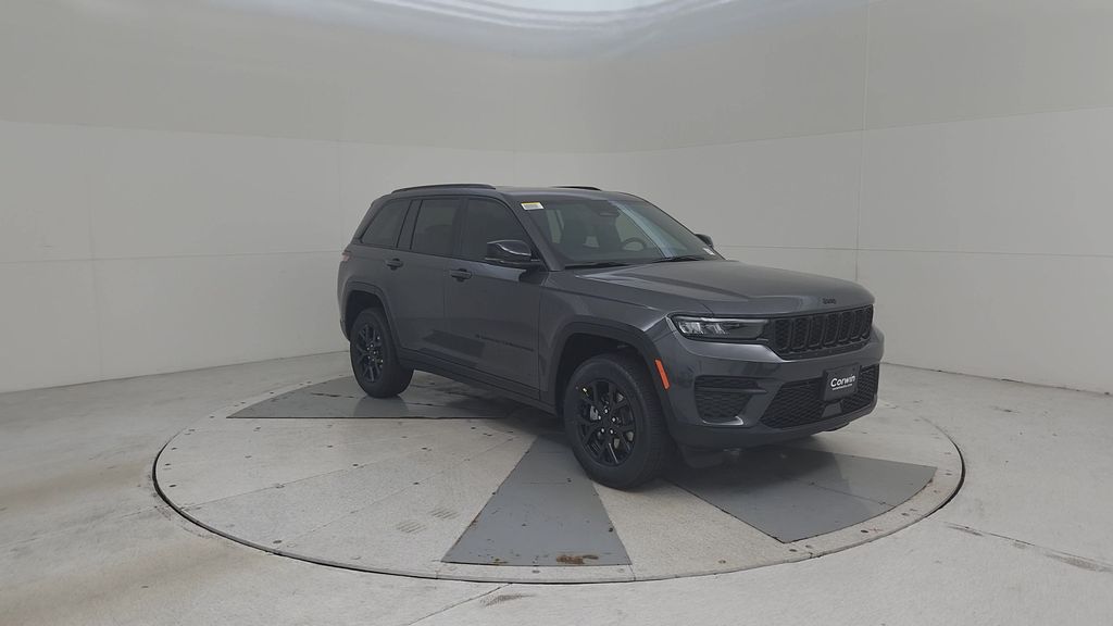 2025 Jeep Grand Cherokee Altitude photo 2