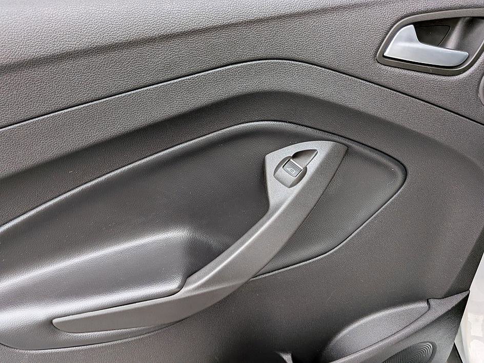 2019 Ford Escape Titanium photo 26