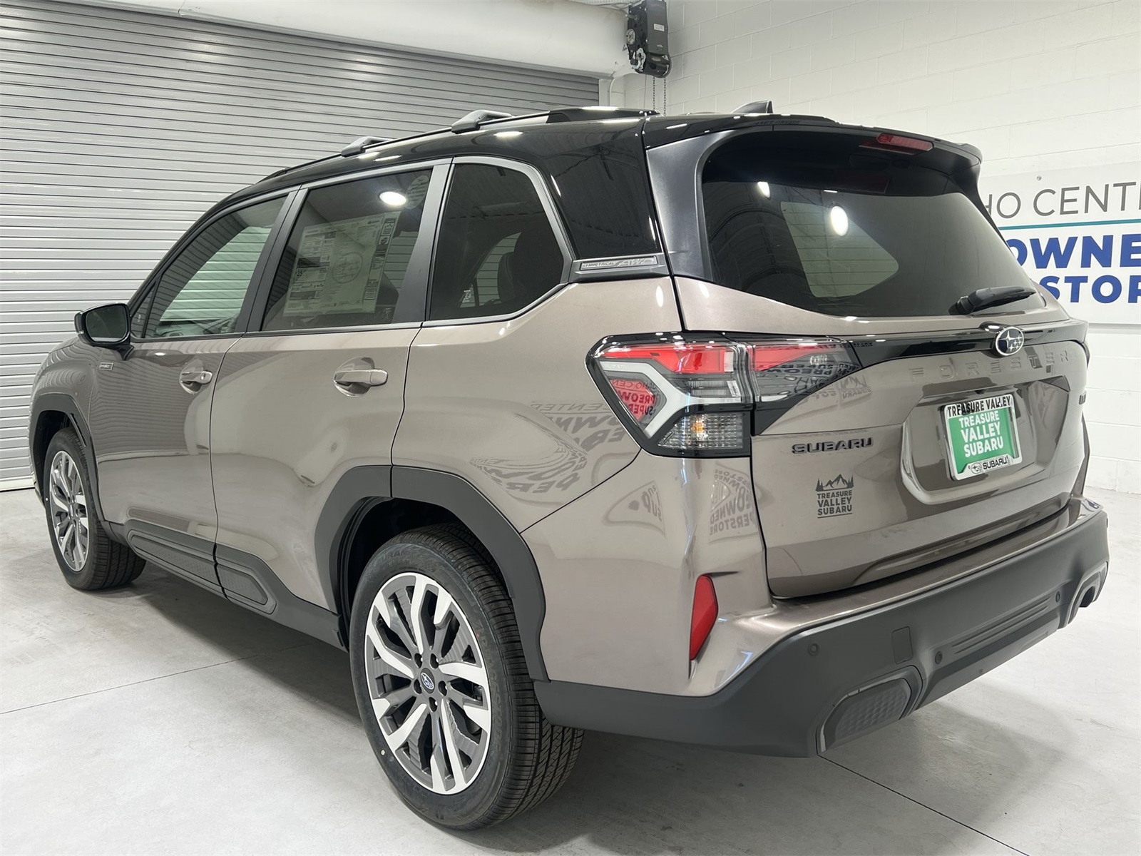 2025 Subaru Forester Touring photo 6