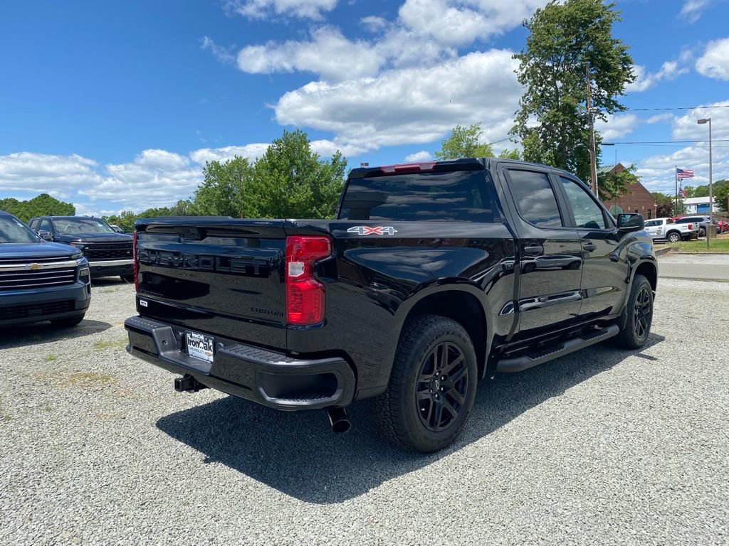 2025 Chevrolet Silverado 1500 Custom photo 3