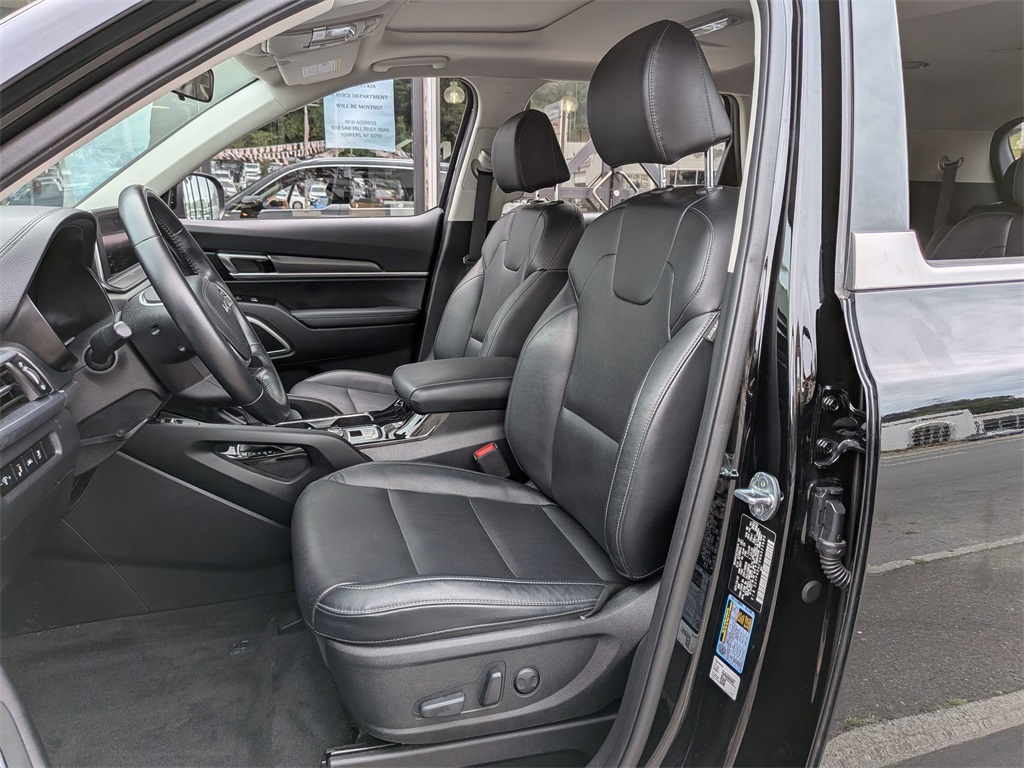 2022 Kia Telluride S photo 25