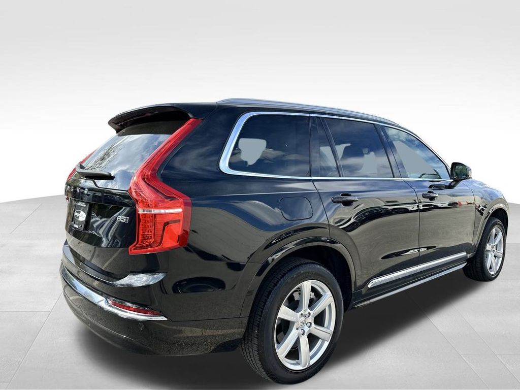 2024 Volvo XC90 B5 Core AWD photo 4