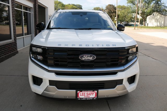 2025 Ford Expedition MAX Platinum photo 3