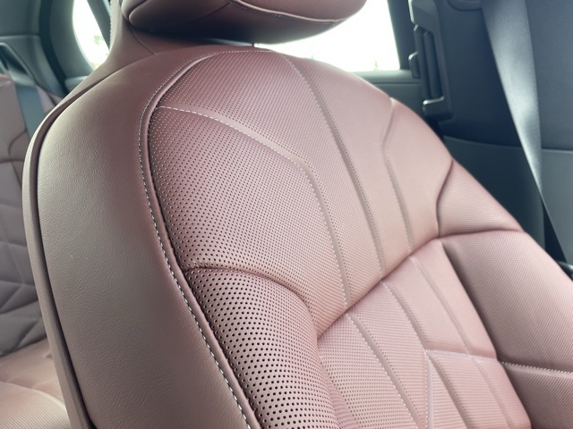 2026 Bmw 750e photo 19