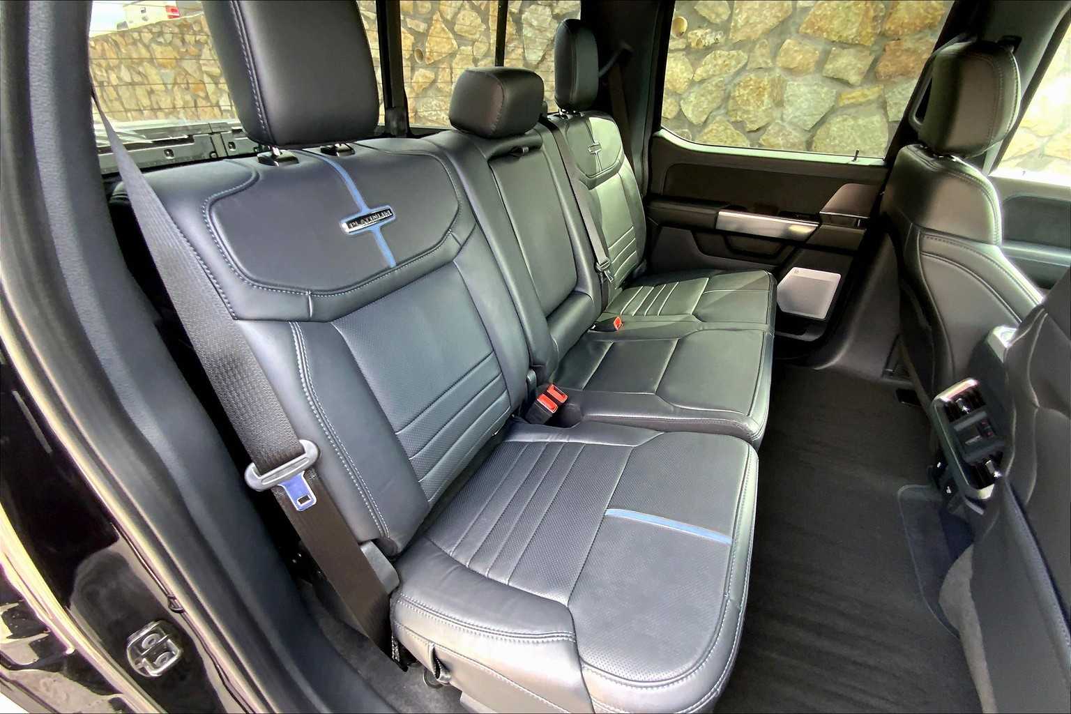 2025 Ford F-150 Platinum photo 17