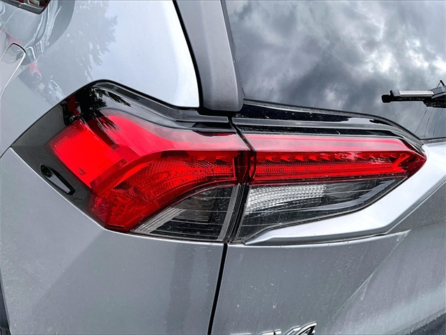 2021 Toyota RAV4 XLE photo 31