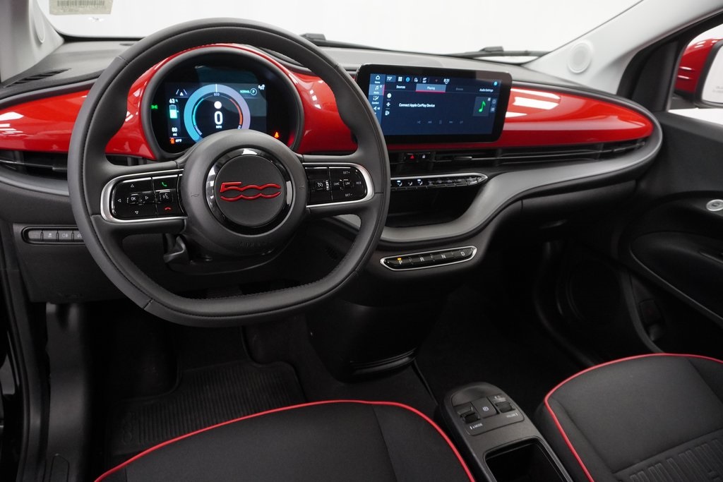 2024 Fiat 500e Red photo 17