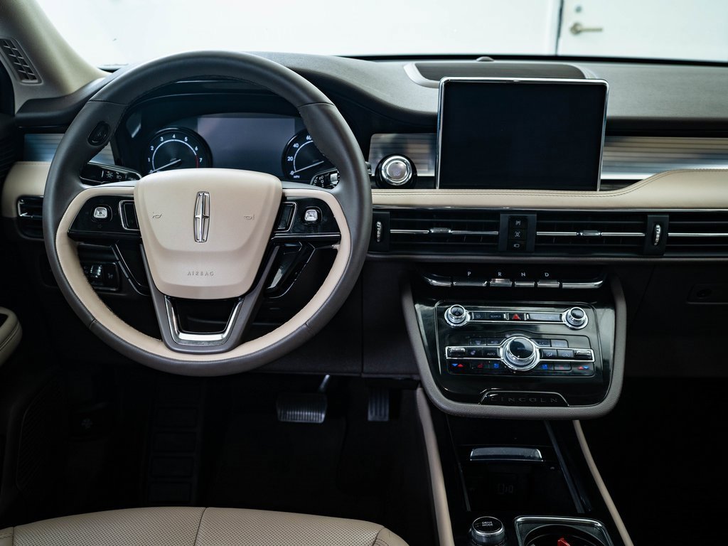 2022 Lincoln Corsair Standard photo 23