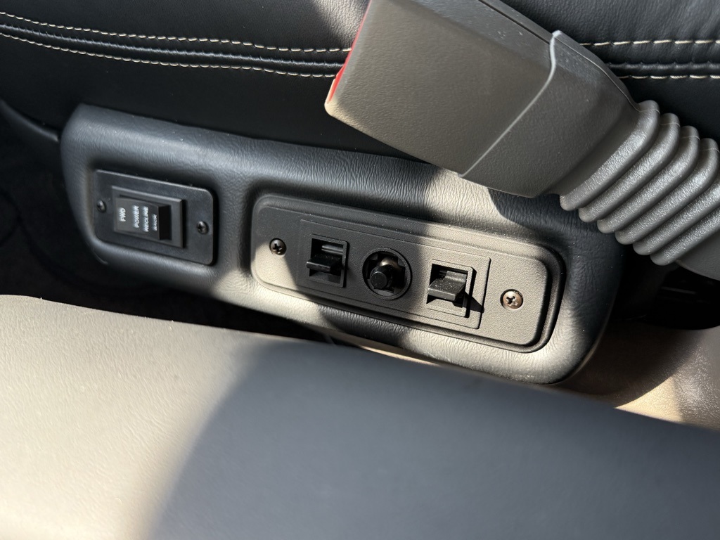 2025 Gmc Savana photo 14