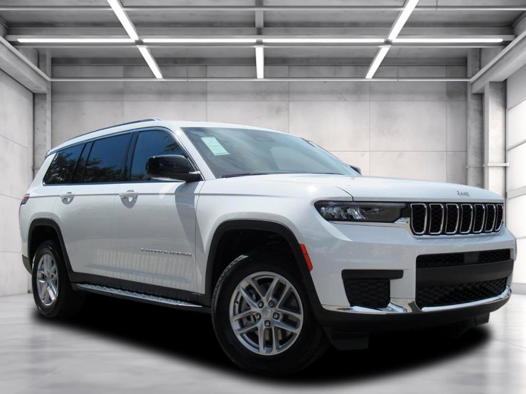 2025 Jeep Grand Cherokee L Laredo's photo