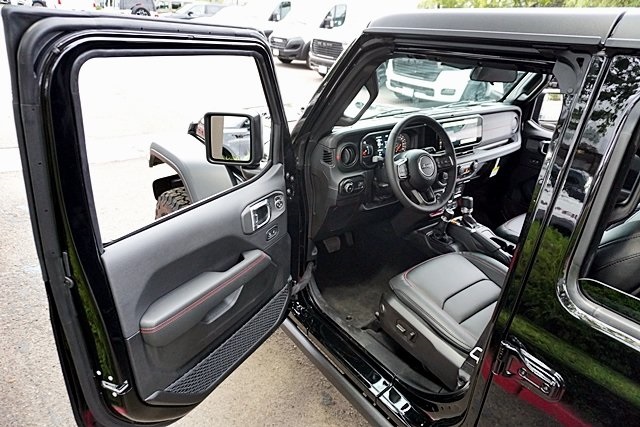 New 2025 Black Clear-Coat Exterior Paint Jeep Rubicon image 45