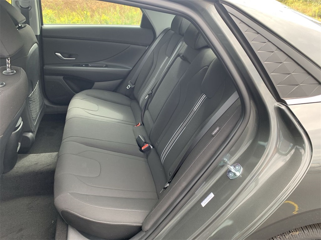 2025 Hyundai Elantra SEL Convenience photo 23
