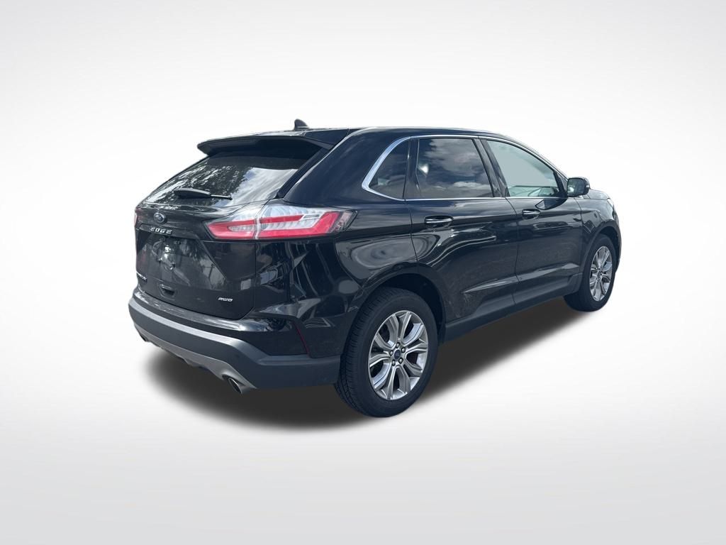 2022 Ford Edge Titanium photo 5