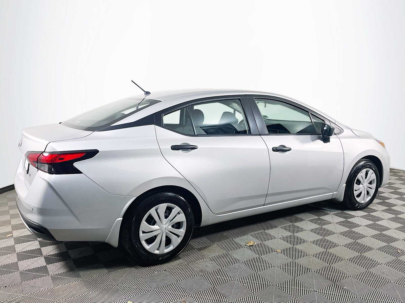 2024 Nissan Versa S photo 4