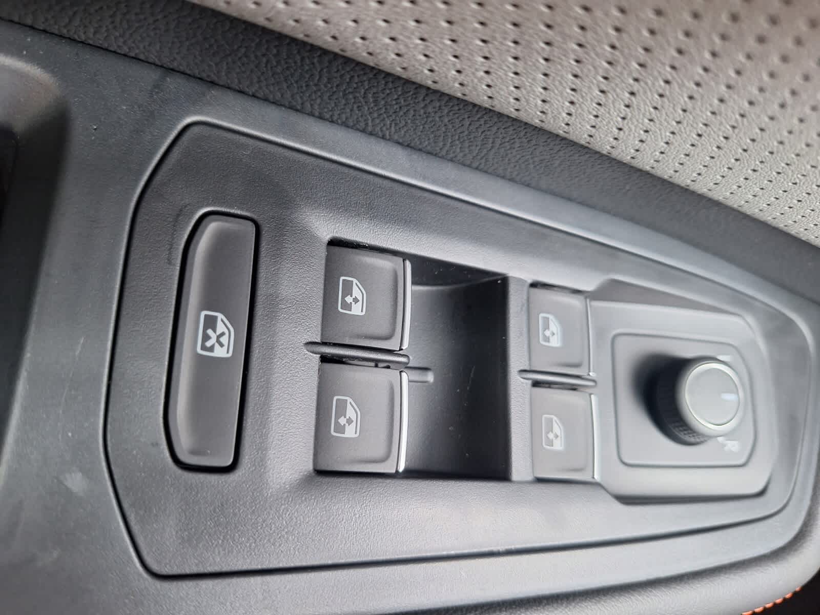 2025 Volkswagen Atlas Peak Edition SE photo 17